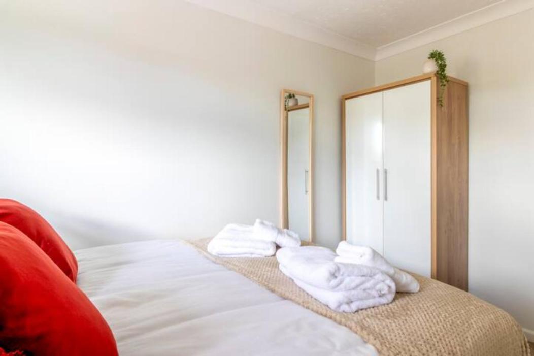 Trendy Sea View 2 Bedroom Sleeps 6 - Free Parking Bournemouth Exterior foto